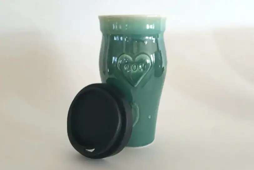 "Mom" Ceramic Large Travel Mug - Image 6