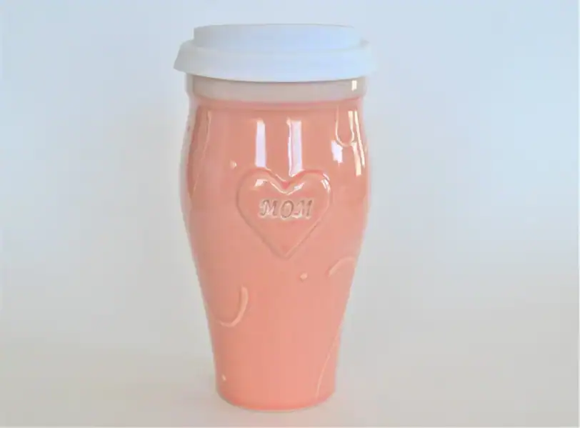 "Mom" Ceramic Large Travel Mug - Image 4
