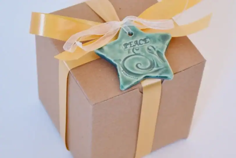 Set of 3 Ceramic Star Holiday Ornaments & Gift Tags - Image 7