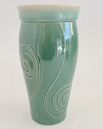 Slip-Design 24 oz To-Go Travel Mug - Green Spiral
