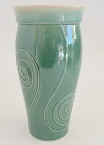 Slip-Design 24 oz To-Go Travel Mug - Green Spiral